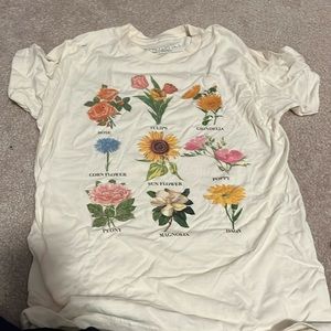 FIFTH SUN wildflower tshirt. size S